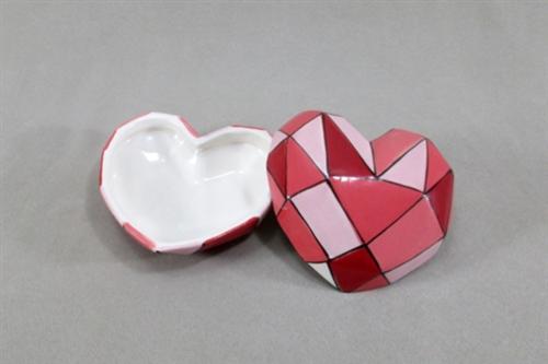 X07- Diamond Cut Heart Box